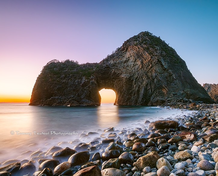 風光明媚な奇勝スポット｜写真：雲見・千貫門 Rock gate Senganmon / Photo by Tommy Tsutsui